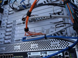 rack_servidor_rede_networking_cabos.jpg