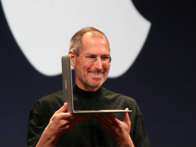 steve_jobs_macbook.jpg