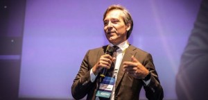 CEO da TIM pede autocrítica para setor: "Não temos obrigação de dar WhatsApp de graça"