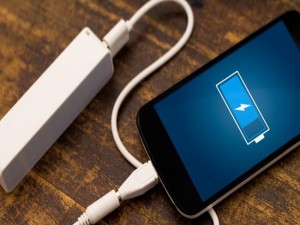 Carregadores de celular fabricados no Brasil poderão ser padronizados