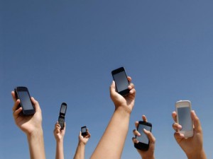 Brasileiros pagam até R$ 1 mil por plano de celular
