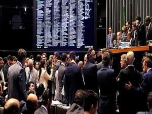 Câmara deve votar hoje itens polêmicos do projeto de terceirização