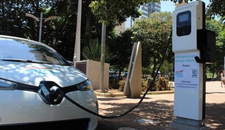 CPFL Energia instala eletroposto público em Campinas