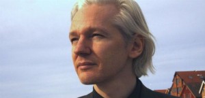 Suécia mantém pedido de prisão de Julian Assange