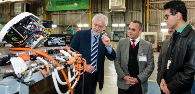 Marinha discute parceria com Itaipu em ciência e tecnologia
