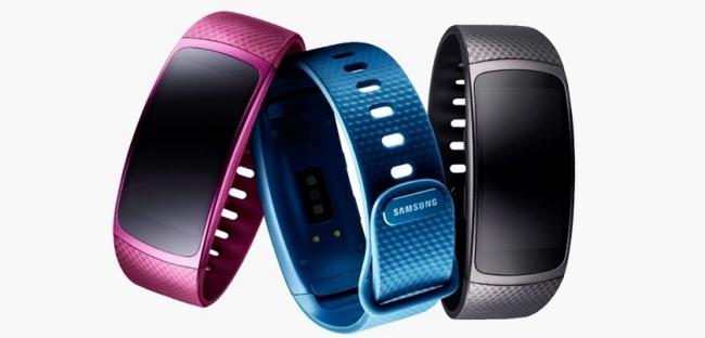 Pulseira inteligente fit da Samsung chega ao Brasil