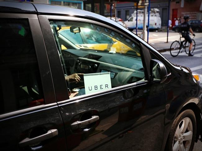 Taxistas protestam em São Paulo contra consulta pública para regulamentar Uber