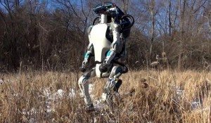 Robô humanoide do Google já anda em terrenos irregulares