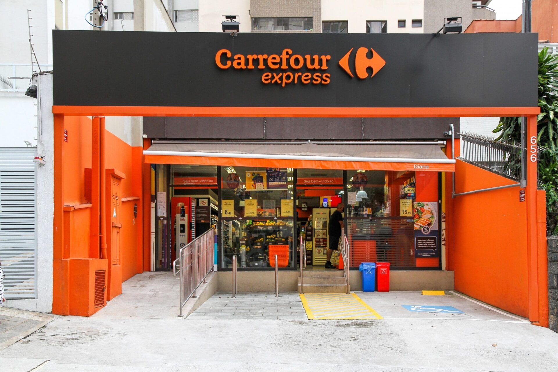 Fachada Carrefour Express