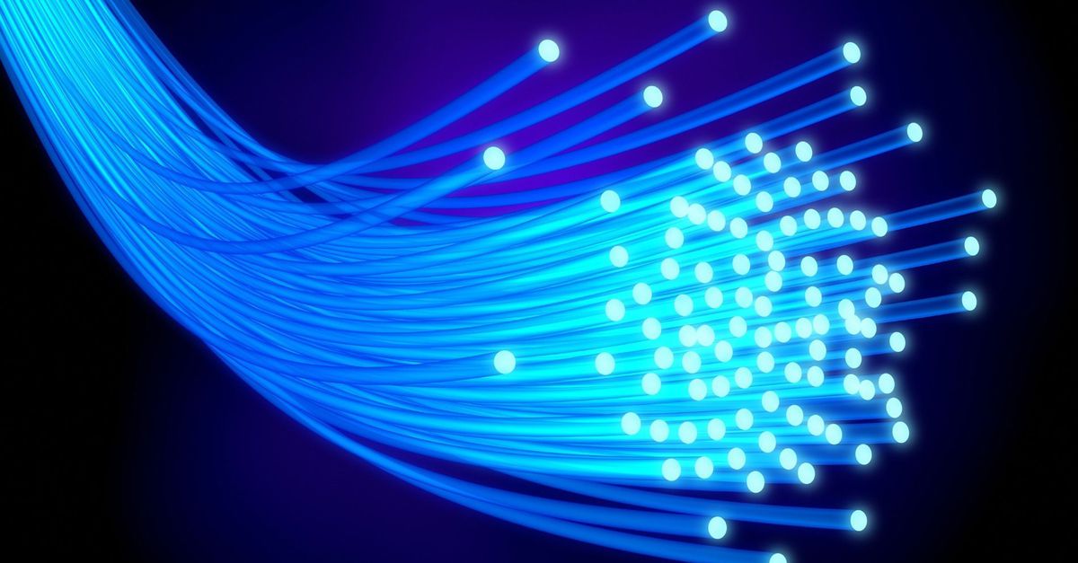 Fibra óptica. Imagem: Shutterstock