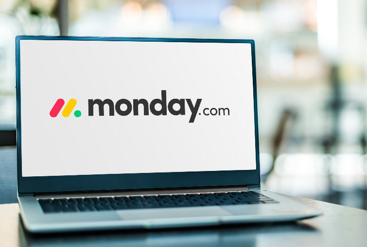 monday com crm