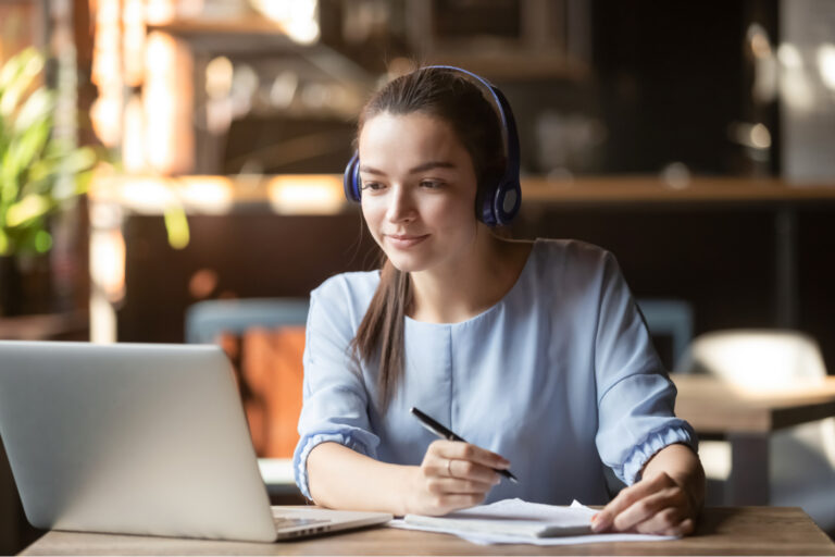 curso online, estudante, aprendizado, aluna, mulher