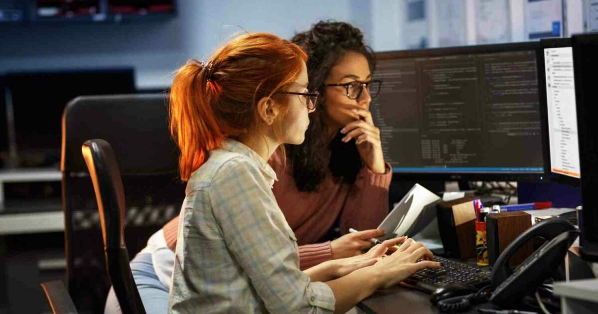 scale computing, mulheres desenvolvedoras, desenvolvedor, programador, código, programação, salários, carreira, carreira na ti 2024, IT Forum (tempo, organização, usar, tecnologia)