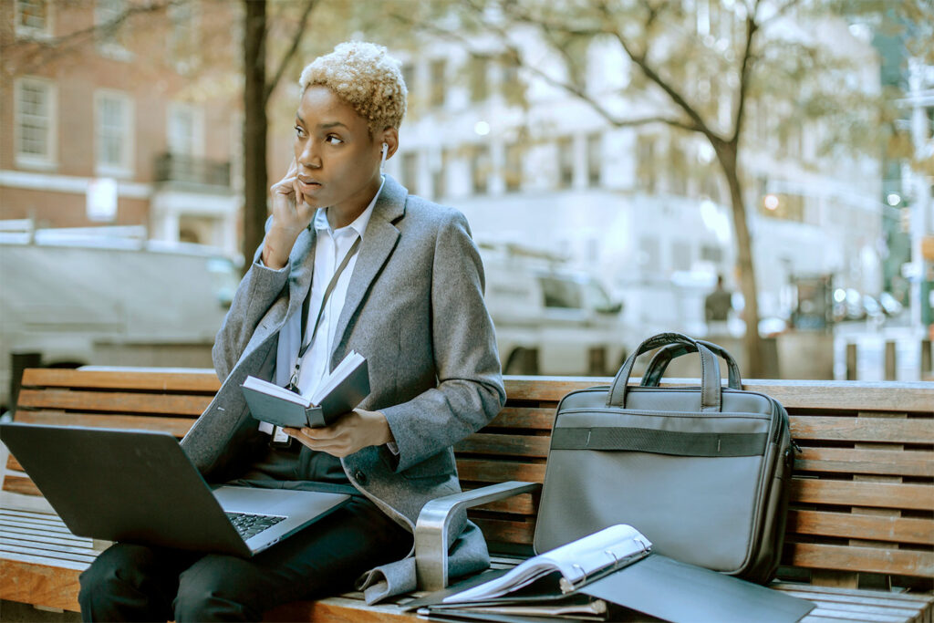 Troca de empregos formais pela flexibilidade da “gig economy” pode levar a queda nos rendimentos - Foto: Ono Kosuki/Creative Commons