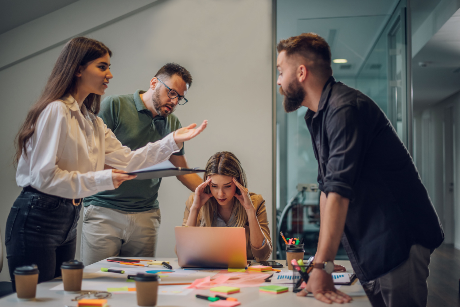estresse, trabalho, emprego, ciberataques