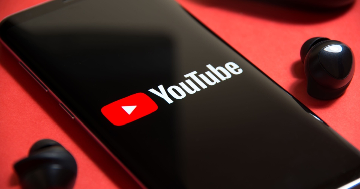 YouTube, IA