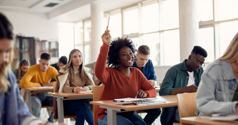 alunos, estudantes, sala de aula, educação, ensino, ia, tecnologia, trabalho