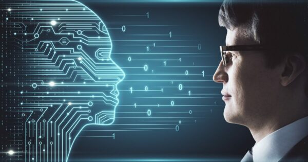Homem de óculos olhando de frente para uma representação digital de um rosto humano feito de circuitos e códigos binários, simbolizando a interação entre inteligência artificial e ser humano. O fundo escuro realça as linhas de circuito e os números 0 e 1, sugerindo temas de tecnologia avançada, aprendizado de máquina e futurismo (IA, inteligência artificial, humanos, globant, robótica)