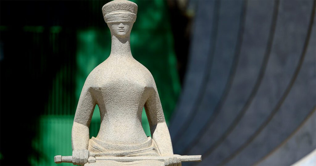 A estátua da Justiça, diante do STF: ministros julgam o artigo 19 do Marco Civil da Internet (Imagem: Marcelo Casal Jr./Agência Brasil)