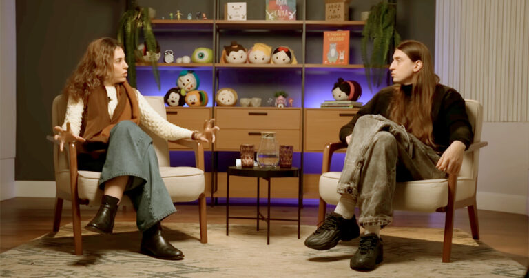 Felca entrevista a psicóloga Ana Beatriz Chamat no seu vídeo “Adultização” - Foto: reprodução (pedofilia)