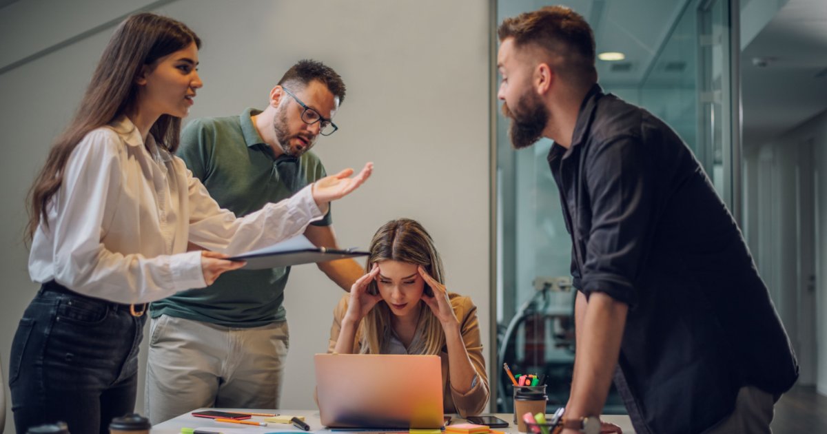 estresse, trabalho, emprego, equipe, empresa, liderança, briga, CIO